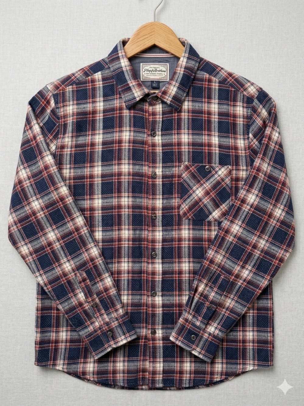 Men's Navy & Red Plaid Long-Sleeve Button-Down Shirt